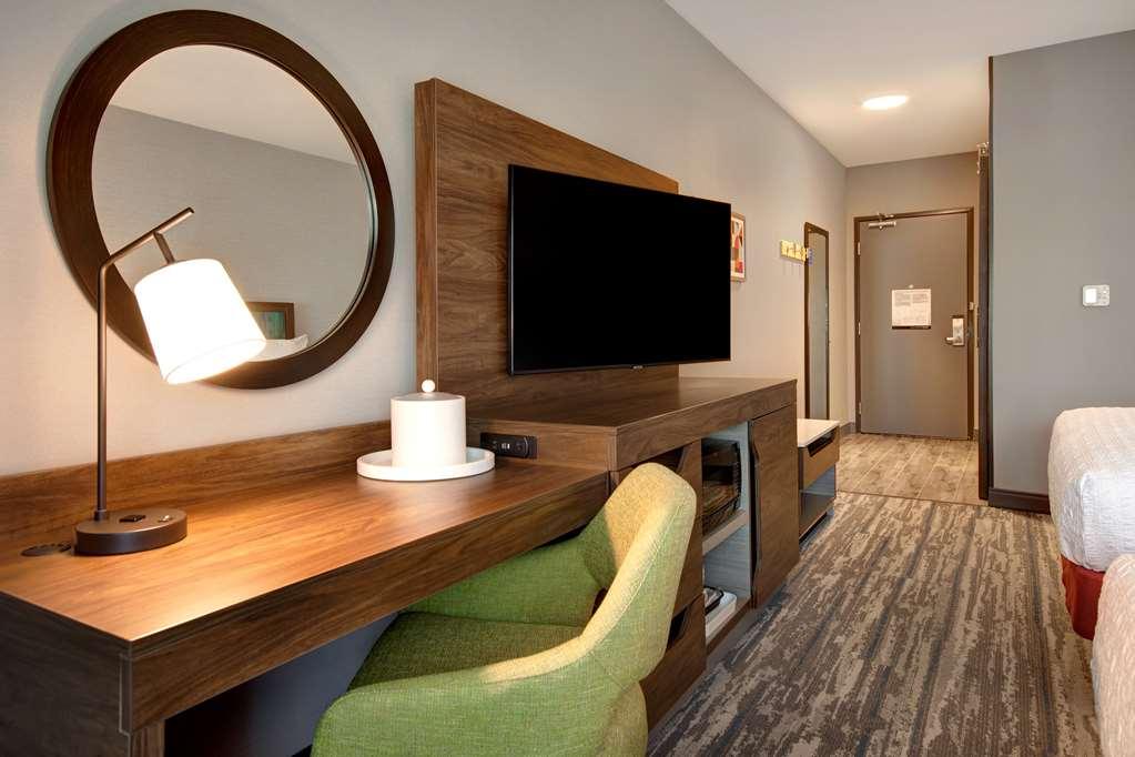 Hampton Inn And Suites Ontario Rancho Cucamonga Room photo